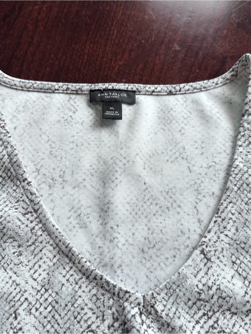 Ann Taylor Factory V-Neck Camisole in Light Gray Print